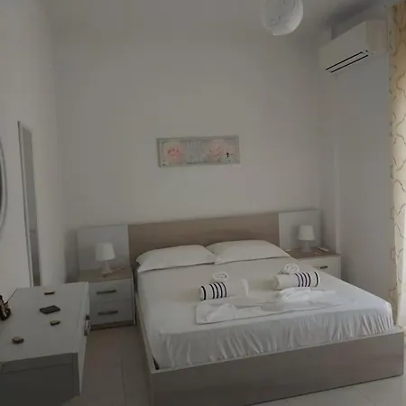 Summer Close To The - Ares 3 Sarandë